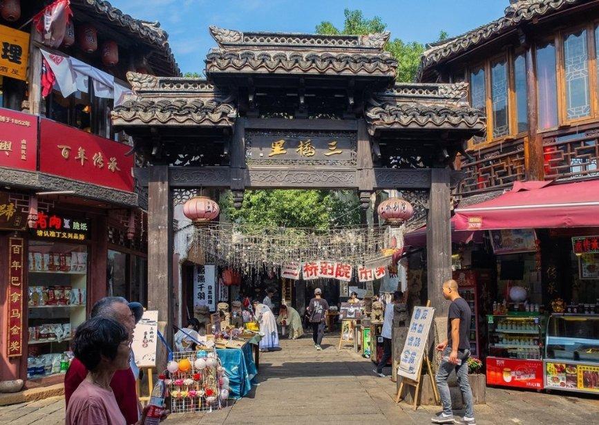 雷竞技与亚博